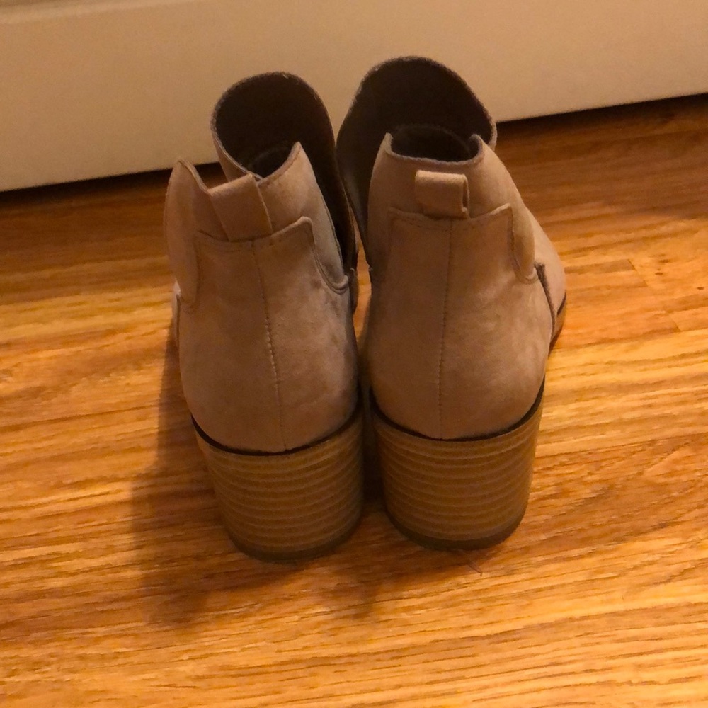 Boots - Picture 3 of 4